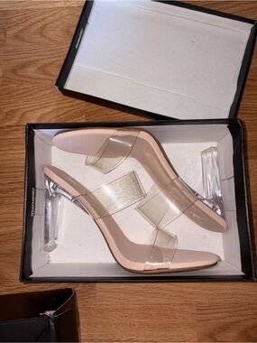 NIB-Windsor alder-1 clear strappy heel